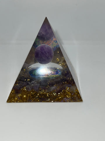 Resin pyramid with Amethyst chips